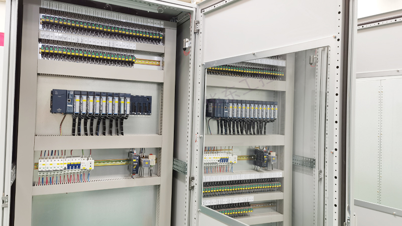plc控制柜柜內(nèi)細節(jié)圖