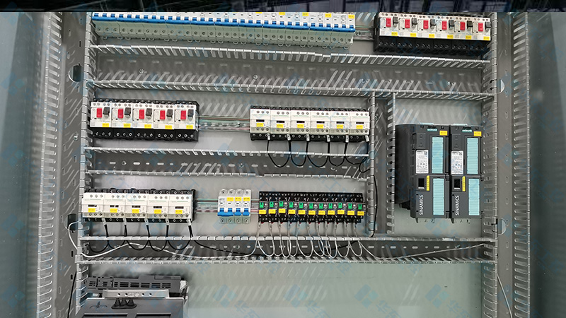 華東工控-電氣控制柜細(xì)節(jié) 華東工控-電氣控制柜細(xì)節(jié)